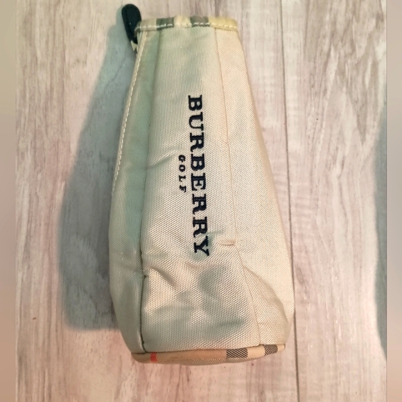 Burberry Handbags - Authentic Burberry golf bottle cooler